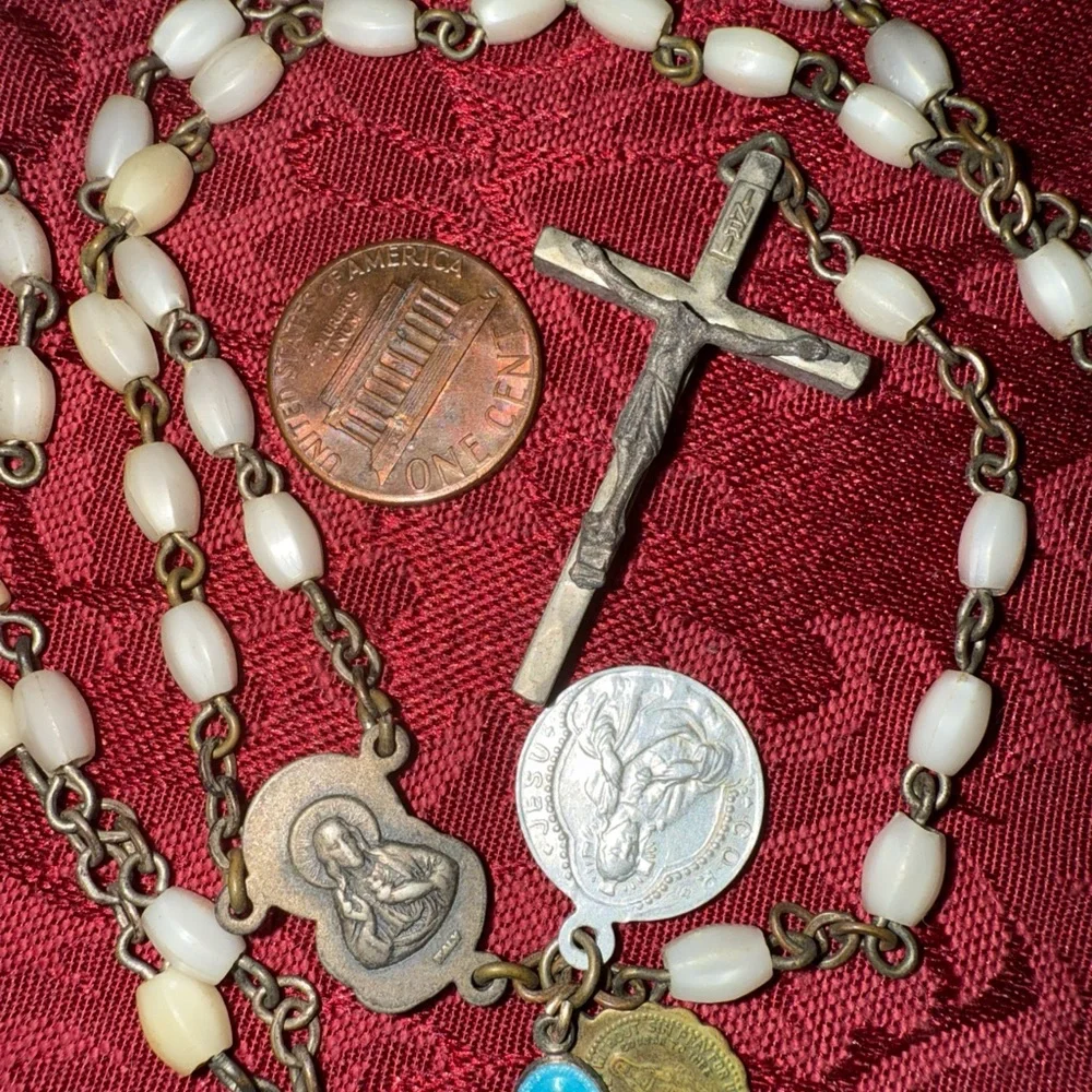 Mother of pearls vintage Rosary Necklace medal religious Italy - Picture 4 of 4